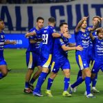 Pemain Persib Bandung merayakan gol kemenangan atas PSM Makassar di Stadion Gelora Bandung Lautan Api