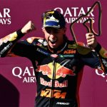 Pedro Acosta merayakan kemenangan perdana di kelas utama MotoGP pada seri Austria di Sirkuit Red Bull Ring.