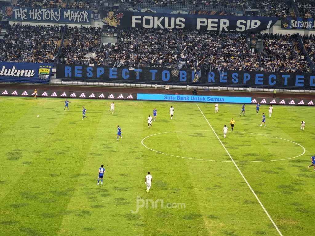Pelatih Seoul FC Kim Gi-dong saat memberikan keterangan pers jelang laga melawan Persib Bandung di ACL 2