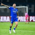 Marc Klok saat sesi latihan Persib Bandung jelang laga pembuka Liga melawan PSM Makassar