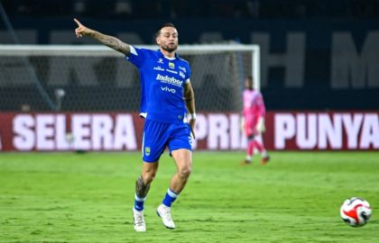 Marc Klok saat sesi latihan Persib Bandung jelang laga pembuka Liga melawan PSM Makassar