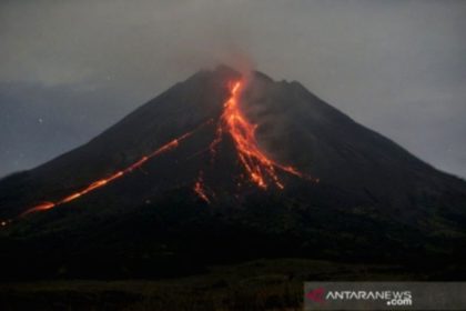 Gunung Merapi dalam sepekan: status siaga, 100 kali guguran lava teramati