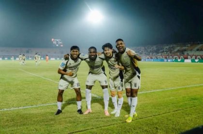 Pemain Dewa United merayakan gol ke gawang Borneo FC dalam laga Liga 1 di Stadion Segiri.