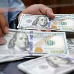 Grafik data ekonomi menunjukkan lonjakan defisit perdagangan Amerika Serikat pada Juli 2026