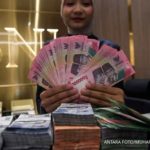 Grafik pergerakan nilai tukar Rupiah terhadap Dolar AS yang melemah di pasar spot
