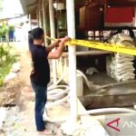Petugas kepolisian mengamankan pelaku tambang emas ilegal di Bone Bolango, Gorontalo
