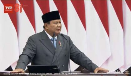 Presiden Prabowo Subianto saat memberikan instruksi mengenai pembangunan taman vertikal di gedung Jakarta