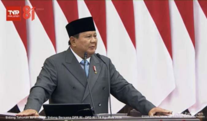 Presiden Prabowo Subianto saat memberikan instruksi mengenai pembangunan taman vertikal di gedung Jakarta