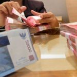 Ketua DPRD Maluku Tengah Herry MC Haurissa saat memberikan keterangan terkait penetapan gaji PPPK paruh waktu.