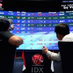 Grafik pergerakan harga saham PT Fortune Indonesia Tbk di layar monitor perdagangan Bursa Efek Indonesia