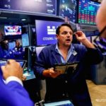 Wall Street ditutup turun Senin (28/9), minyak dan yield Treasury tekan saham AS