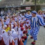 Grafik peringkat pendidikan Indonesia dalam hasil riset PISA 2025 di tingkat global.