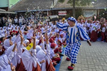 Grafik peringkat pendidikan Indonesia dalam hasil riset PISA 2025 di tingkat global.