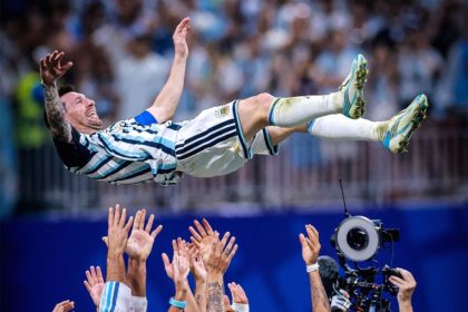Lionel Messi saat mengenakan seragam Timnas Argentina di lapangan hijau