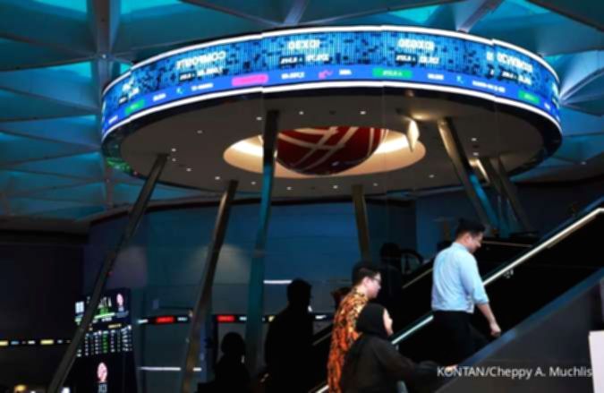 Grafik pergerakan Indeks Harga Saham Gabungan (IHSG) di layar monitor bursa efek