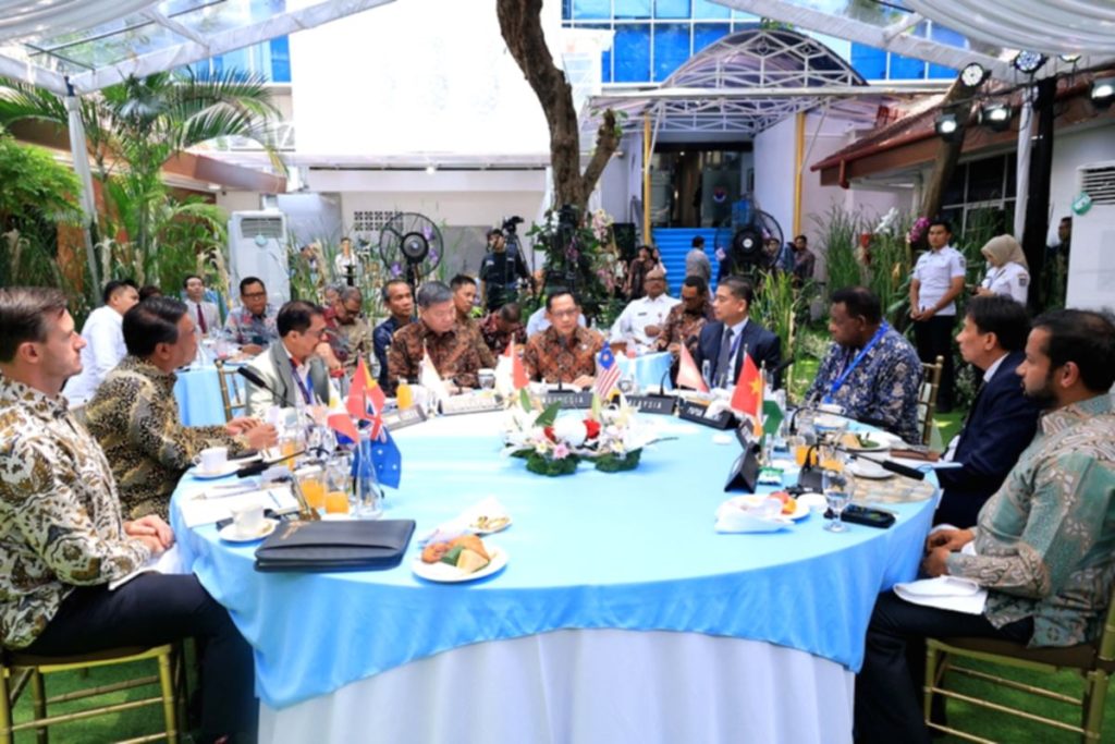 Mendagri Tito Karnavian memimpin diskusi Indonesia Border Partnership Coffee Morning di Kantor BNPP RI Jakarta.