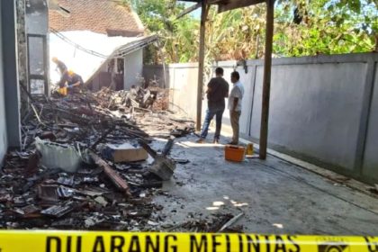 Bangunan kantor Balai Taman Nasional Meru Betiri di Jember yang mengalami kebakaran hebat pada Senin malam.