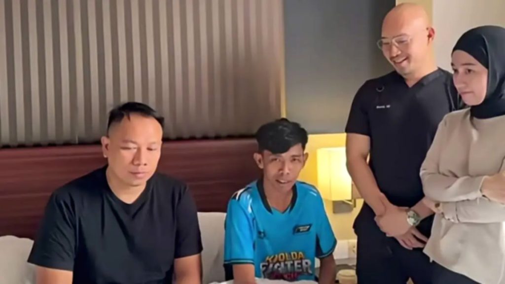 Kondisi Dede Sunandar membaik usai pingsan dihantam Vicky Prasetyo di atas ring tinju