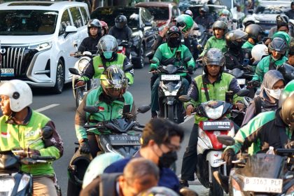 Driver ojol demo tolak status UMKM, begini respons Maxim, Grab dan Gojek